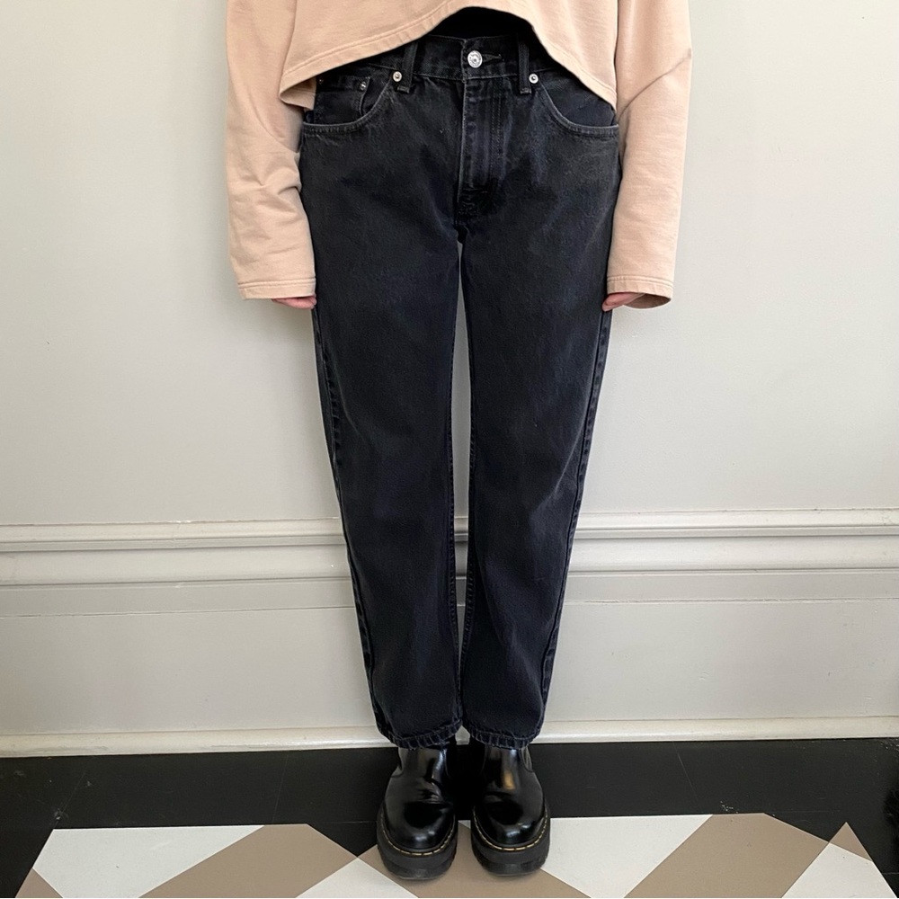 Vintage Levi’s 505 high-waisted baggy black jeans. 🖤